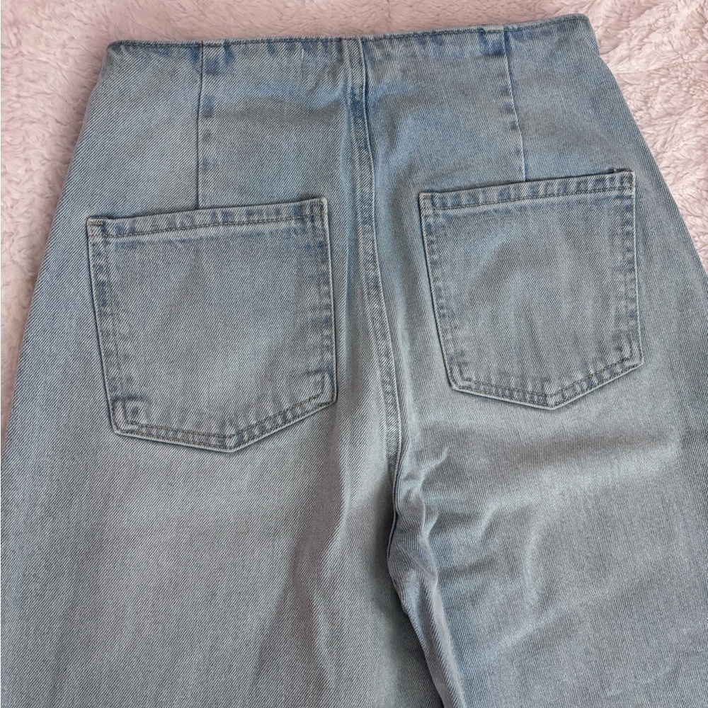 Zara Wide-Leg High-Waist Buttoned Jeans - Picture 7 of 10